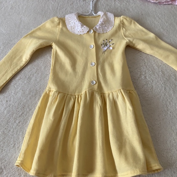 A pretty yellow dress for a 3-4 year old girl. - Picture 3 of 7